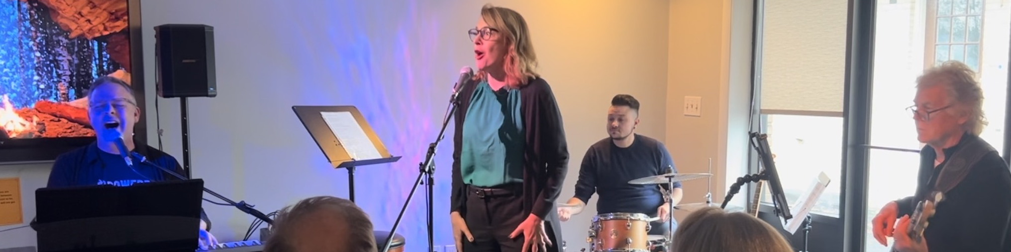 Cynthia Wells sings, accompanied by David Glasgow, Dani Fiore, and Allen Roth, at the Matinee Cabaret